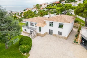 Elite Sanctuary Retreat with Invigorating Pool, Jacuzzi and Panoramic Views from VILLAWAY®